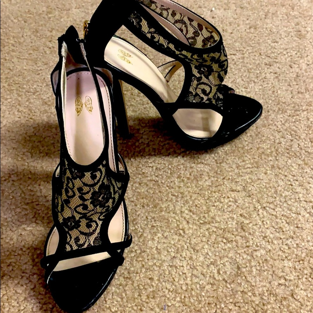 Black lace sandles